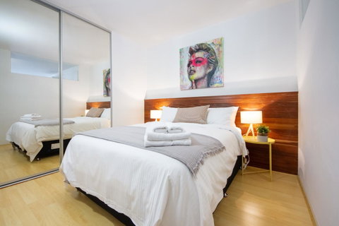 Canvas Suites On Russell Place - Food Delivery Shop 27