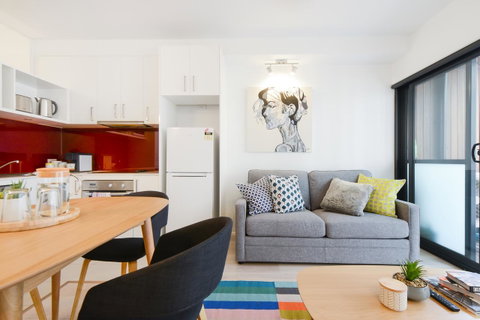 Canvas Suites On Russell Place - Food Delivery Shop 13