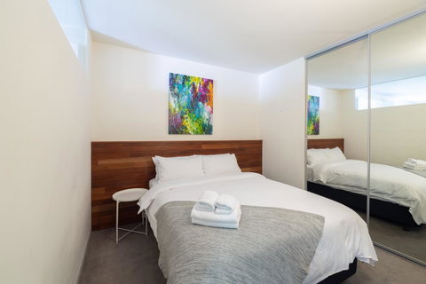 Canvas Suites On Russell Place - Food Delivery Shop 1