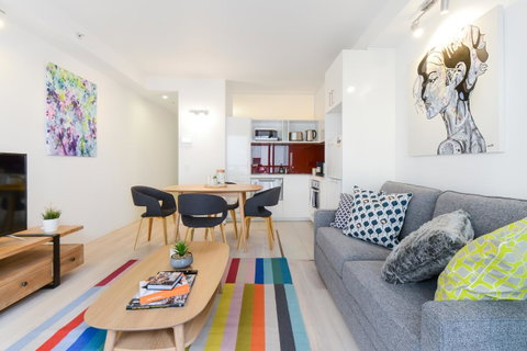 Canvas Suites On Russell Place - Food Delivery Shop 11