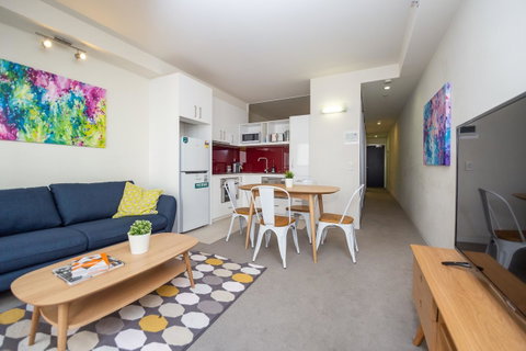 Canvas Suites On Russell Place - Food Delivery Shop 6