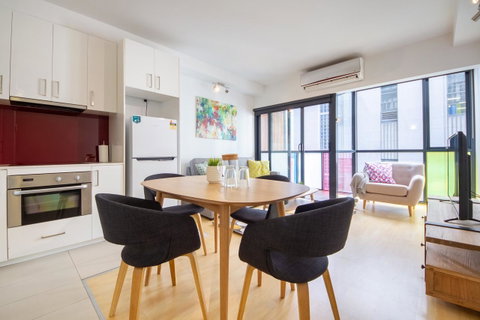 Canvas Suites On Russell Place - Food Delivery Shop 24