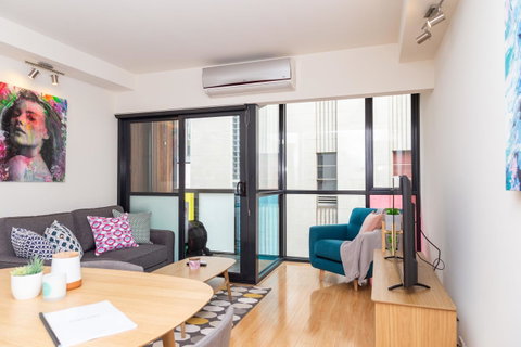 Canvas Suites On Russell Place - Food Delivery Shop 19