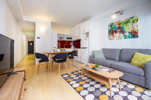Canvas Suites On Russell Place - Food Delivery Shop 25