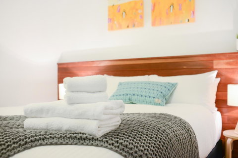 Canvas Suites On Russell Place - Food Delivery Shop 7