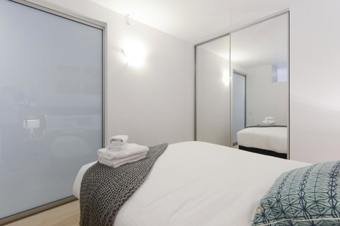 Canvas Suites On Russell Place - Food Delivery Shop 9