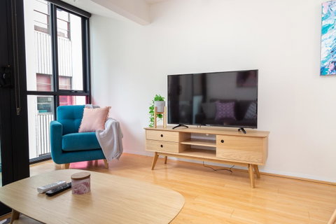 Canvas Suites On Russell Place - Food Delivery Shop 16
