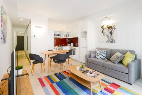 Canvas Suites On Russell Place - Food Delivery Shop 29
