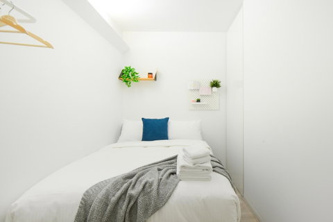 Canvas Suites On Russell Place - Food Delivery Shop 12