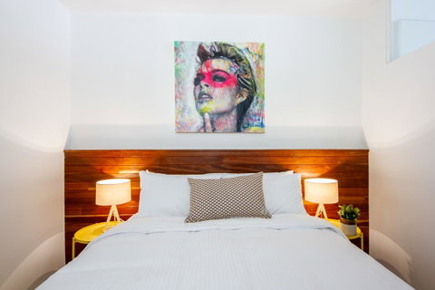 Canvas Suites On Russell Place - Food Delivery Shop 21