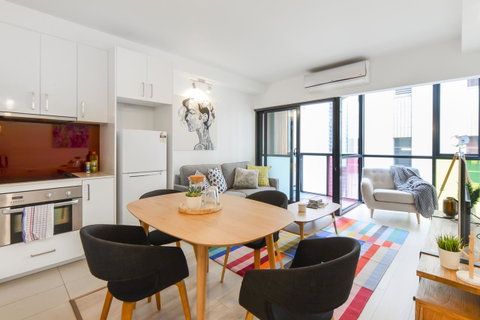 Canvas Suites On Russell Place - Food Delivery Shop 14