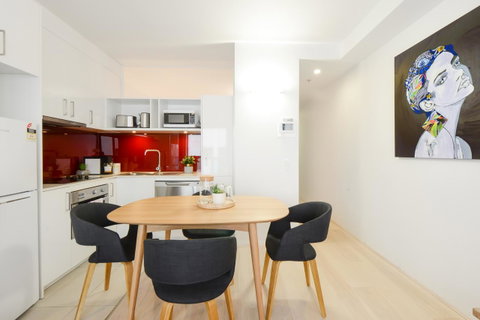 Canvas Suites On Russell Place - Food Delivery Shop 33