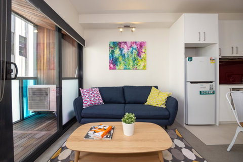 Canvas Suites On Russell Place - Food Delivery Shop 5