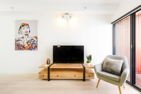 Canvas Suites On Russell Place - Food Delivery Shop 40