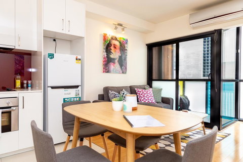 Canvas Suites On Russell Place - Food Delivery Shop 18