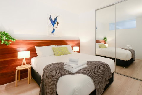 Canvas Suites On Russell Place - Food Delivery Shop 36