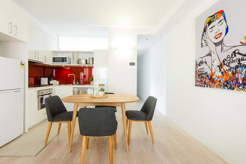 Canvas Suites On Russell Place - Food Delivery Shop 41