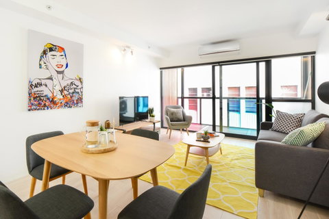 Canvas Suites On Russell Place - Food Delivery Shop 39