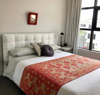 Vibe-Modern 2 Bed Apartment - Food Delivery Shop