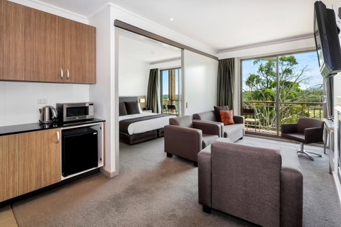 RACV Goldfields Resort - Food Delivery Shop 16