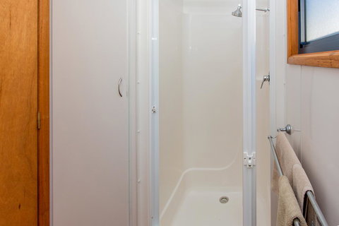 BIG4 Whiters Holiday Village - Food Delivery Shop 43