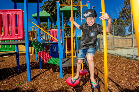 BIG4 Whiters Holiday Village - Food Delivery Shop 7