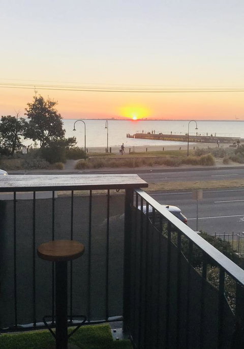 Beach Front Beauty - Food Delivery Shop 18