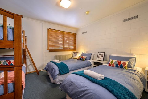 FOUNTAINS 3, Mount Hotham - Food Delivery Shop 6