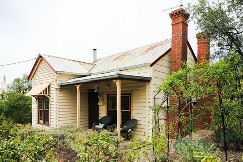 Miss Pym's Cottage - Food Delivery Shop 2