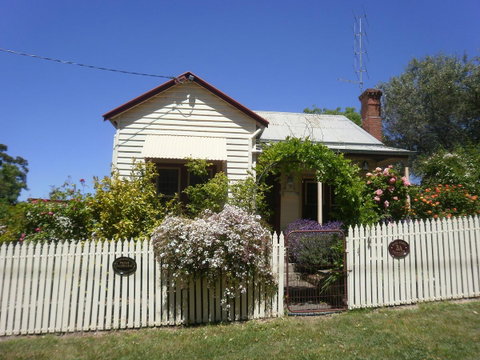Miss Pym's Cottage - Food Delivery Shop 0