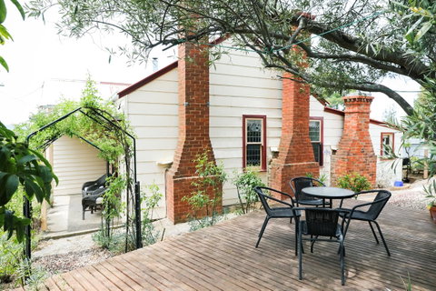 Miss Pym's Cottage - Food Delivery Shop 4