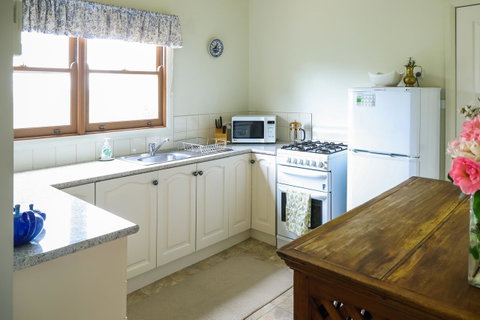 Miss Pym's Cottage - Food Delivery Shop 26
