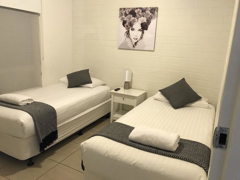 Mildura Holiday Villas - Food Delivery Shop 12