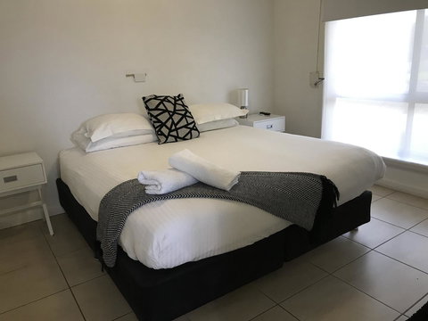 Mildura Holiday Villas - Food Delivery Shop 11