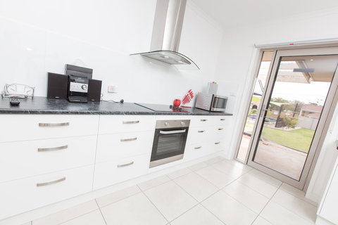 Mildura Holiday Villas - Food Delivery Shop 40