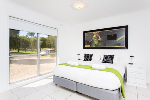 Mildura Holiday Villas - Food Delivery Shop 16