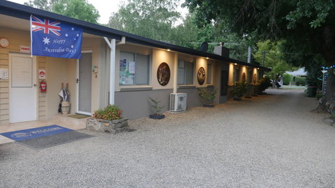 Adina Lodge Holiday Apartments - Food Delivery Shop 4