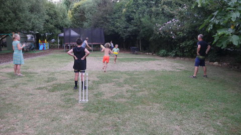 Adina Lodge Holiday Apartments - Food Delivery Shop 3