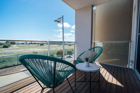 The Cove @ New Port-Pool - Spa - Sauna - Gym & More - Food Delivery Shop 1