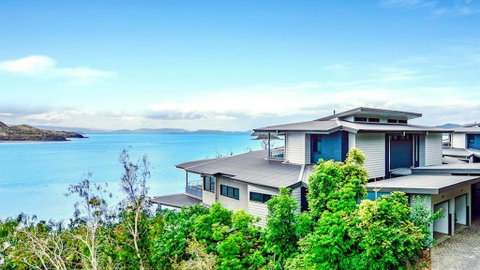 The Edge 5 - Hamilton Island - Food Delivery Shop 0
