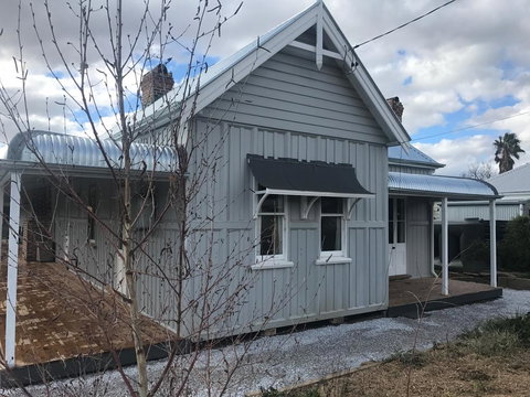 THE GABLES MUDGEE - Food Delivery Shop 2