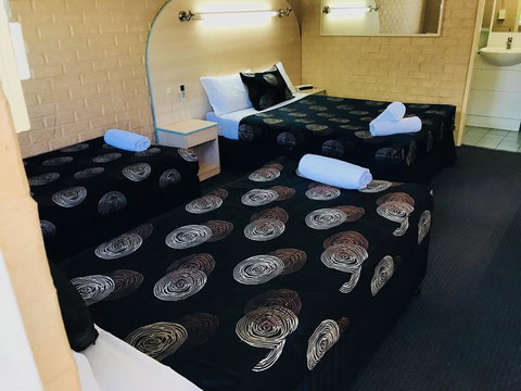 The Shamrock Hotel - Food Delivery Shop 3