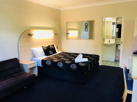 The Shamrock Hotel - Food Delivery Shop 2