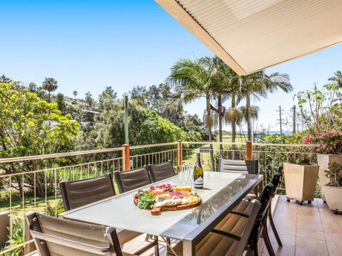 The Stanwell Beach Glass House - Beach & Pool - Food Delivery Shop 3