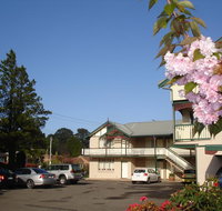 Three Explorers Motel - Food Delivery Shop