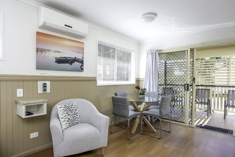 Tiaro Tourist Stopover - Food Delivery Shop 3