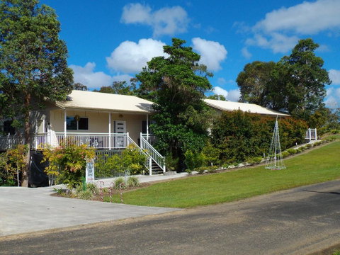 Tinaroo Sunset Retreat - Food Delivery Shop 0