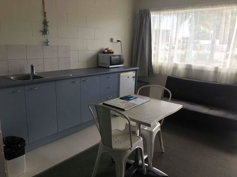 Top Spot Motel - Food Delivery Shop 1
