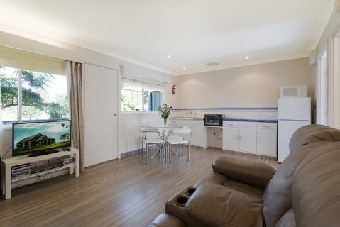 Top Of The Lake Holiday Units - Food Delivery Shop 2