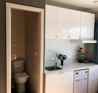 Traveler's Affordable Studio Unit Beverly Hills - Food Delivery Shop
